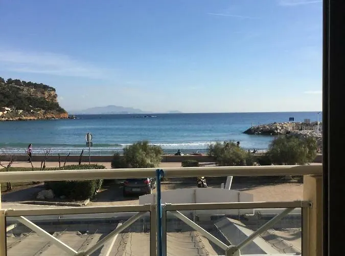 Front De Mer Les Pieds Dans L\'Eau