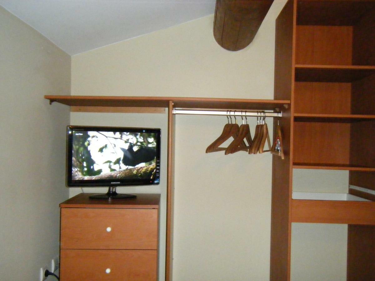 Front De Les Pieds Dans L'eau Apartment